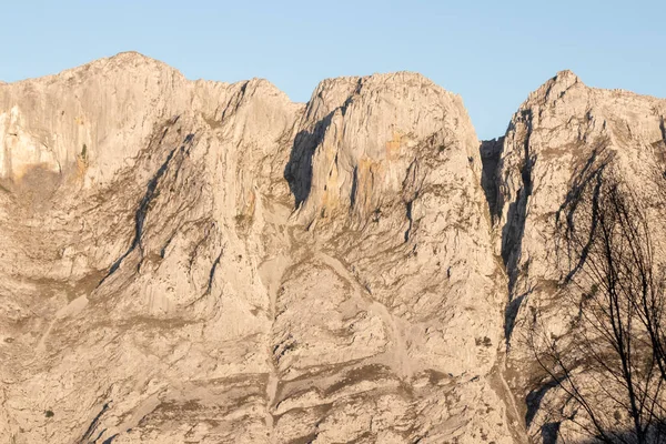 Bask Ülkesindeki Urkiola Dağlarının Kayalık Zirveleri — Stok fotoğraf