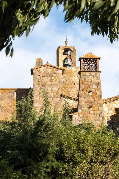Kuzey Spanya Nın Costa Brava Bölgesindeki Ortaçağ Köyünün Pitoresk Kulesi — Stok fotoğraf