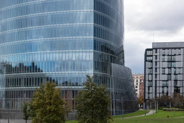 Modern Kontorsbyggnad Staden Bilbao — Stockfoto