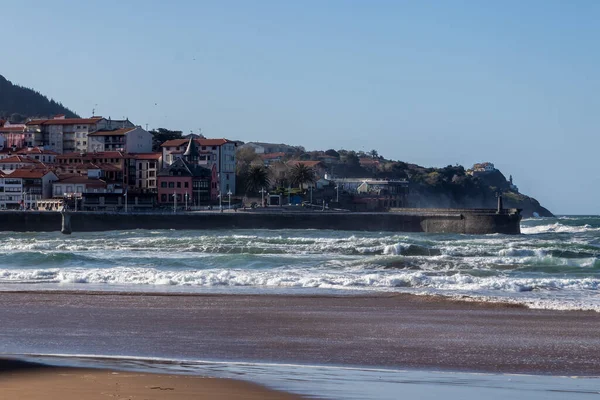Spiaggia Porto Lekeitio Una Giornata Con Onde — Foto Stock