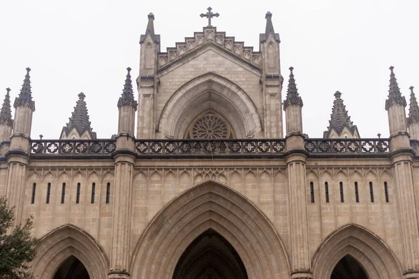 Vitoria Katedrali Bulutlu bir gün