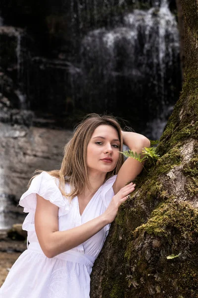 Blonde Woman White Dress Leaning Tree Waterfall — Stock Photo, Image