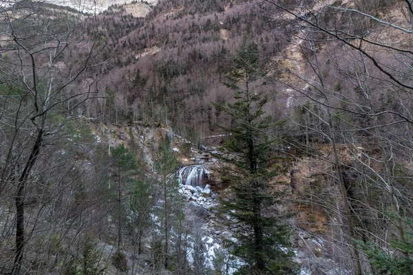 Ordesa Ulusal Parkı Ndaki Şelale Kışın Aragone Pireneleri Nde — Stok fotoğraf