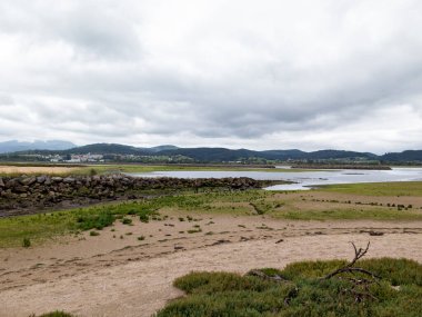 Laredo Kuzey İspanya 'da nehir kıyısında.