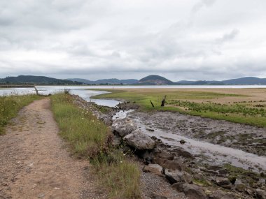 Laredo Kuzey İspanya 'da nehir kıyısında.