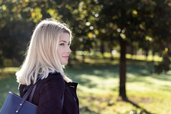 Beautiful Confident Blonde Woman Going Work Dressed Black — Stock Photo, Image