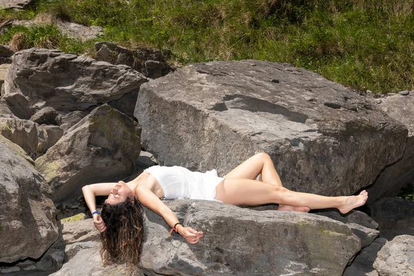 Woman Lying Some Rocks Bush — Foto Stock