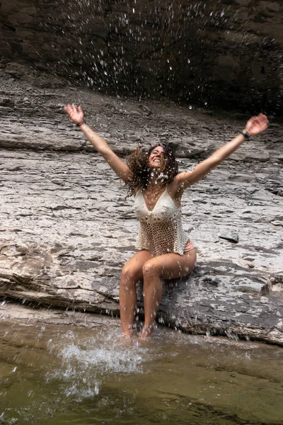 Young Beautiful Woman Splashing Water River Sitting Some Rocks — Foto de Stock