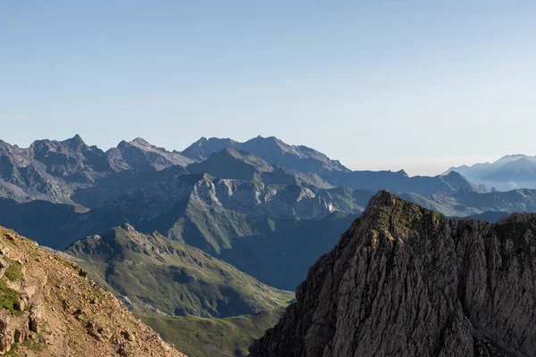 Widok Pic Sarradets Dolinami Górskimi Pireneje Zachodnie Francja — Zdjęcie stockowe