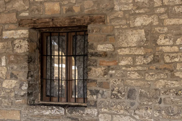 Verjaard Venster Een Oud Gebouw — Stockfoto