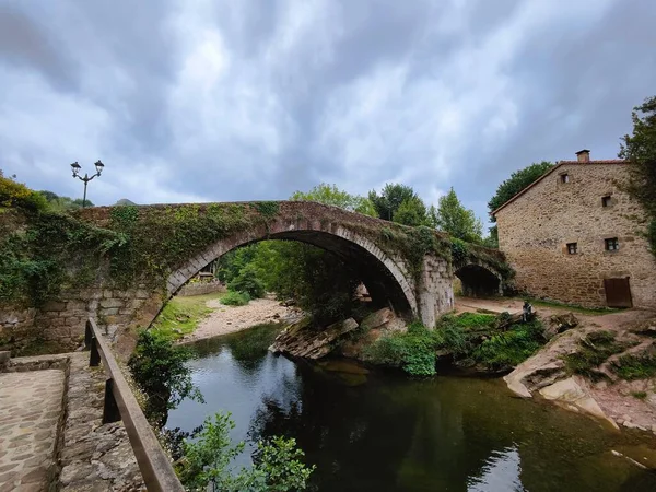 Ponte Velha Sobre Rio Miera Cidade Lierganes Cantábria Espanha — Fotografia de Stock