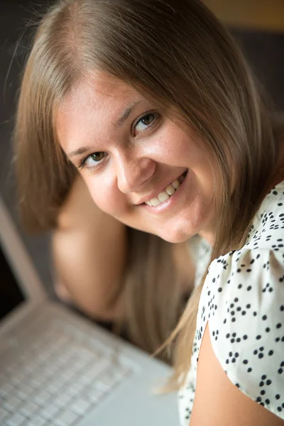 Girl with computer — Stock Photo, Image