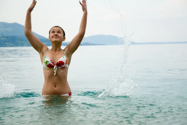 Teenager girl swimming — Stock Photo, Image