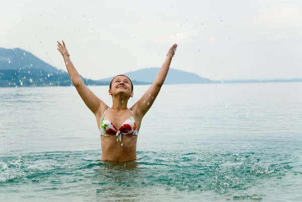 Teenager girl swimming — Stock Photo, Image