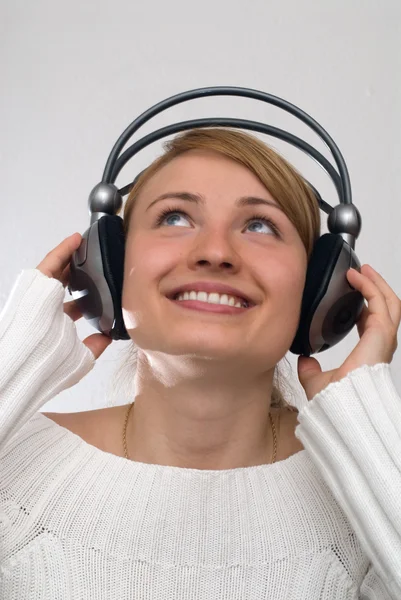 Menina com fones de ouvido — Fotografia de Stock