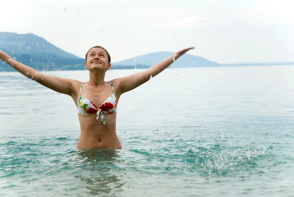 Teenager girl swimming — Stock Photo, Image