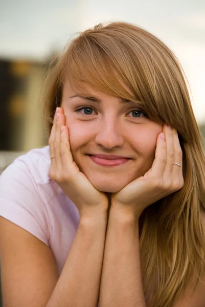 Portrait of beautiful girl — Stock Photo, Image