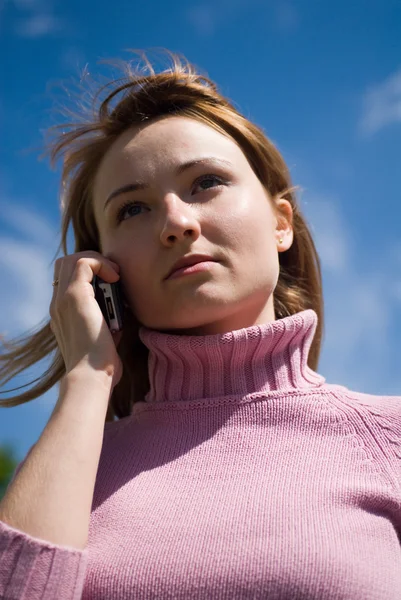 Beleza e o telefone — Fotografia de Stock