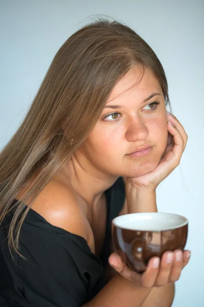 Mädchen mit Tasse Kaffee — Stockfoto