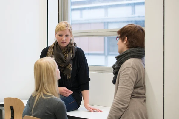 Babbelen studenten — Stockfoto