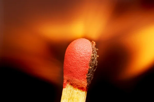 Overeenkomen met de vlam — Stockfoto