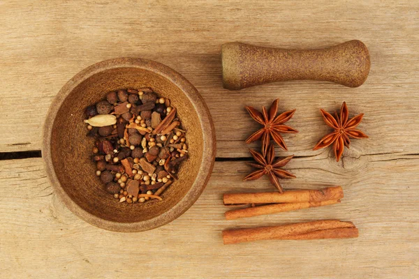 Spices on wood — Stock Photo, Image