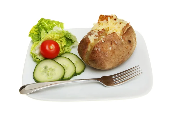 Bakad potatis och sallad — Stockfoto