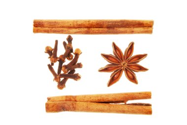 yıldız anason tarçın ve karanfil