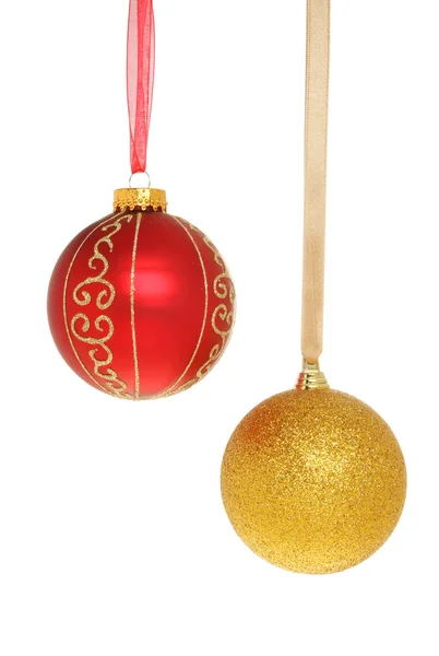 Rote und goldene Christbaumkugeln — Stockfoto