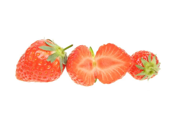 Căpșuni întregi și tăiate — Fotografie, imagine de stoc