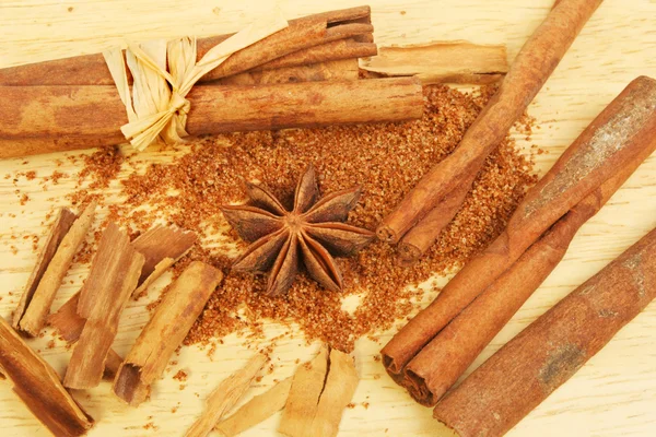 Cinnamon and star anise — Stock Photo, Image