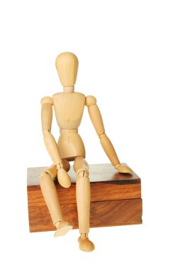 manken üzerinde bir kutu