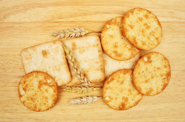 Groep van kaas koekjes met tarwe — Stockfoto