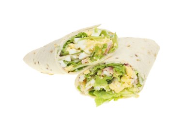 yumurta salatası ve pastırmalı ekmek sarar
