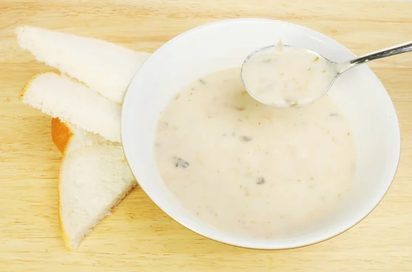 Soup and bread on wood — Stock Photo, Image