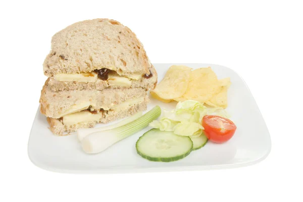 Käse-Gurken-Sandwich mit Garnitur — Stockfoto