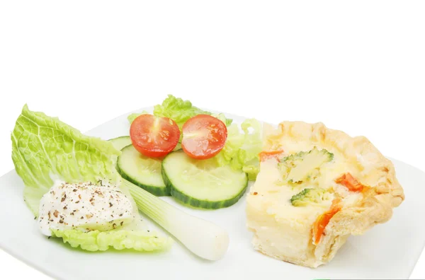 Close-up van quiche en salade — Stockfoto