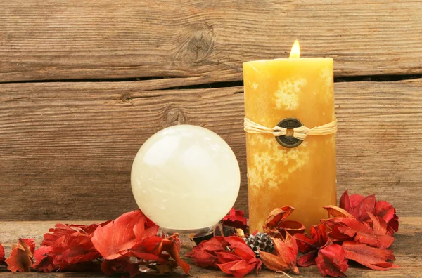 Feng shui candle and crystal ball — Stock Photo, Image