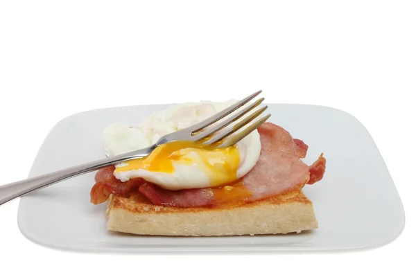 Poached egg and bacon — Stock Photo, Image