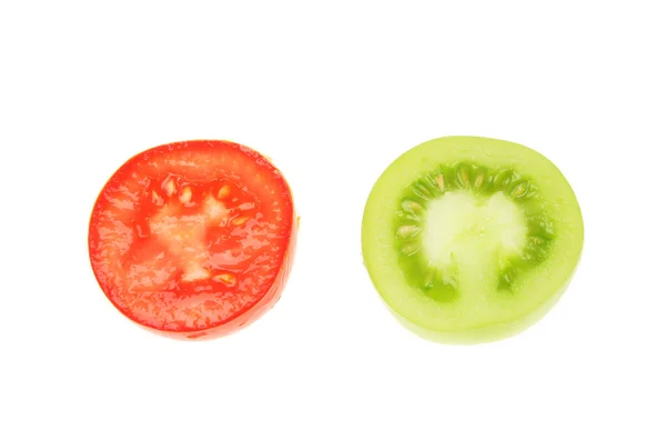 Rode en groene tomaat secties — Stockfoto