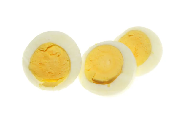 Нарезанные яйца — стоковое фото