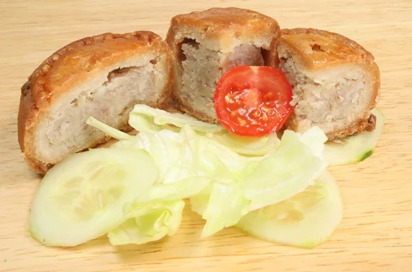 Pork pie met salade — Stockfoto