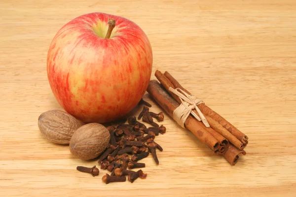 Apple and spices — Stock Photo, Image