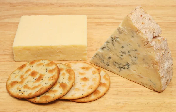 奶酪和饼干 — 图库照片