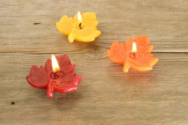 Velas de tres hojas —  Fotos de Stock