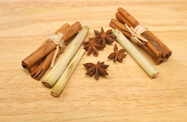 Cinnamom star anise and lemon grass — Stock Photo, Image