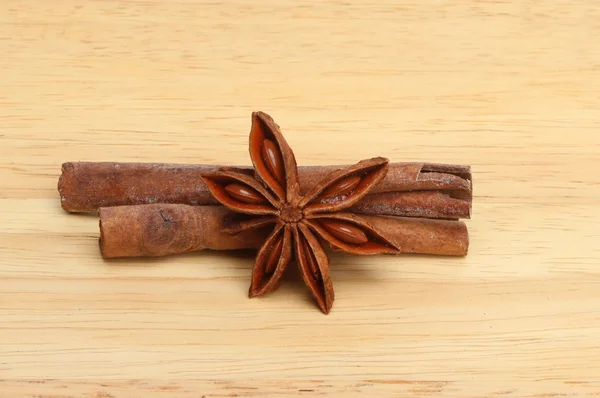 Star anise and cinnamon — Stock Photo, Image