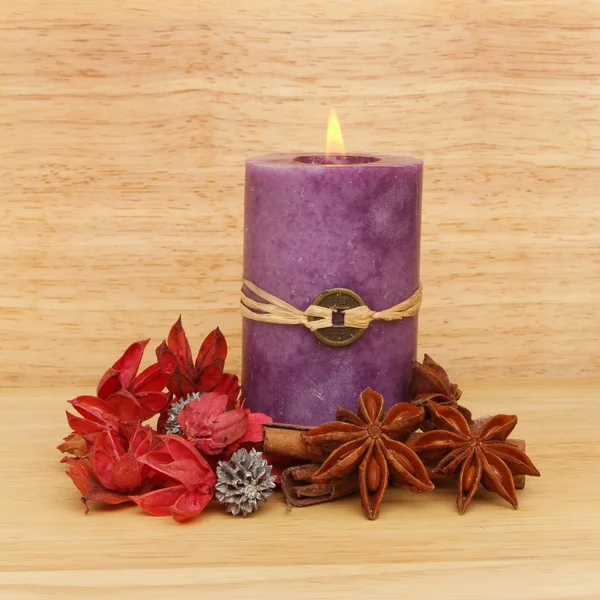 Candle and potpourri — Stock Photo, Image