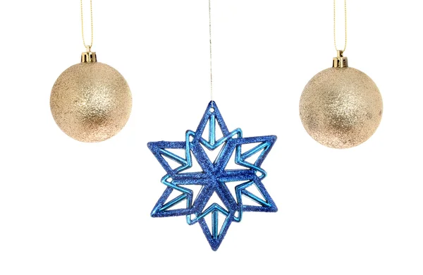 Blauer Stern und Christbaumkugeln — Stockfoto