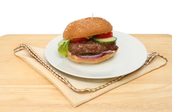 Hamburger op tafel — Stockfoto